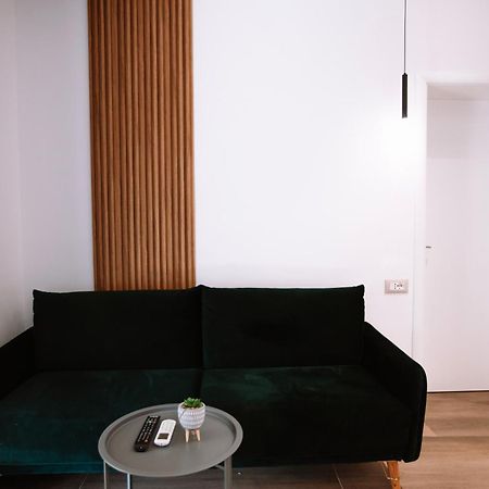 Barrikada Str Modern Apartments - The Nest تيرانا المظهر الخارجي الصورة