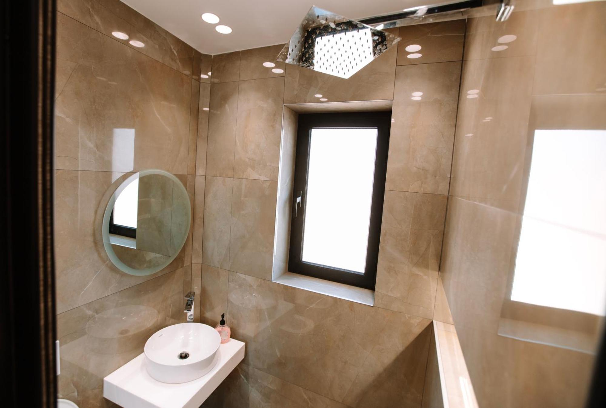 Barrikada Str Modern Apartments - The Nest تيرانا المظهر الخارجي الصورة