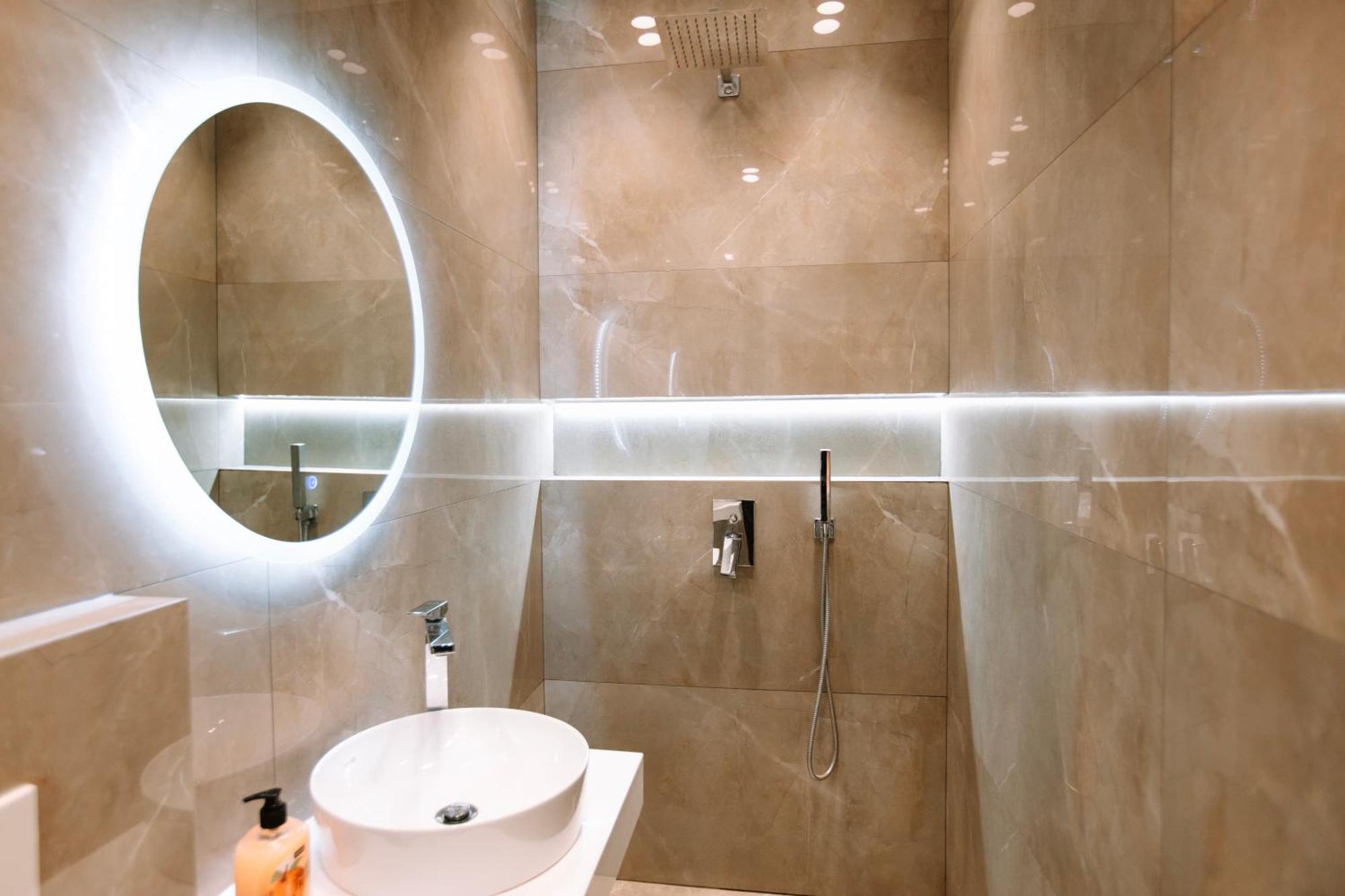 Barrikada Str Modern Apartments - The Nest تيرانا المظهر الخارجي الصورة