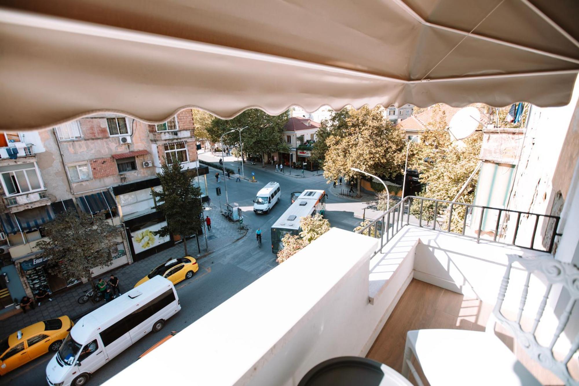 Barrikada Str Modern Apartments - The Nest تيرانا المظهر الخارجي الصورة