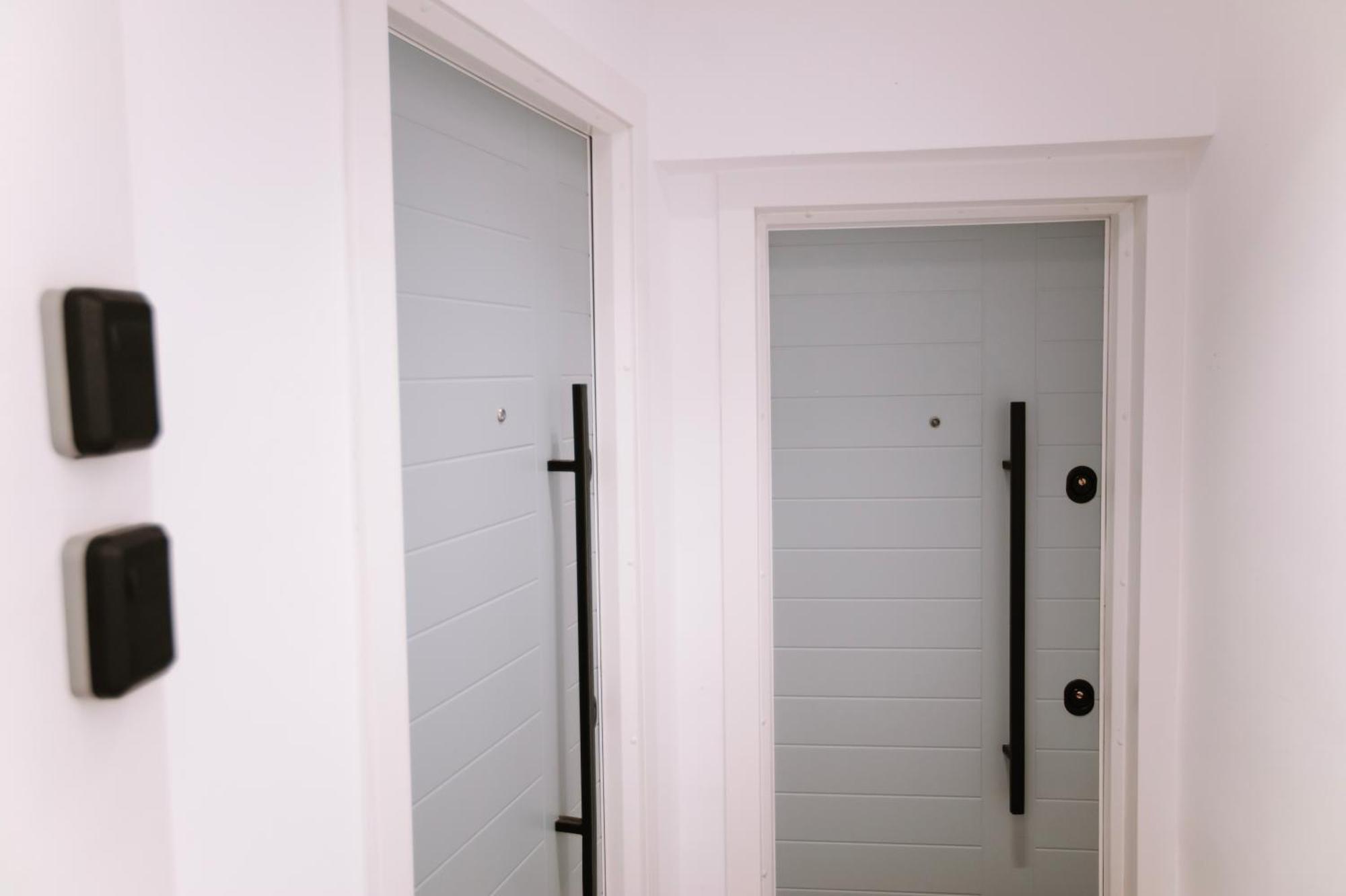 Barrikada Str Modern Apartments - The Nest تيرانا المظهر الخارجي الصورة